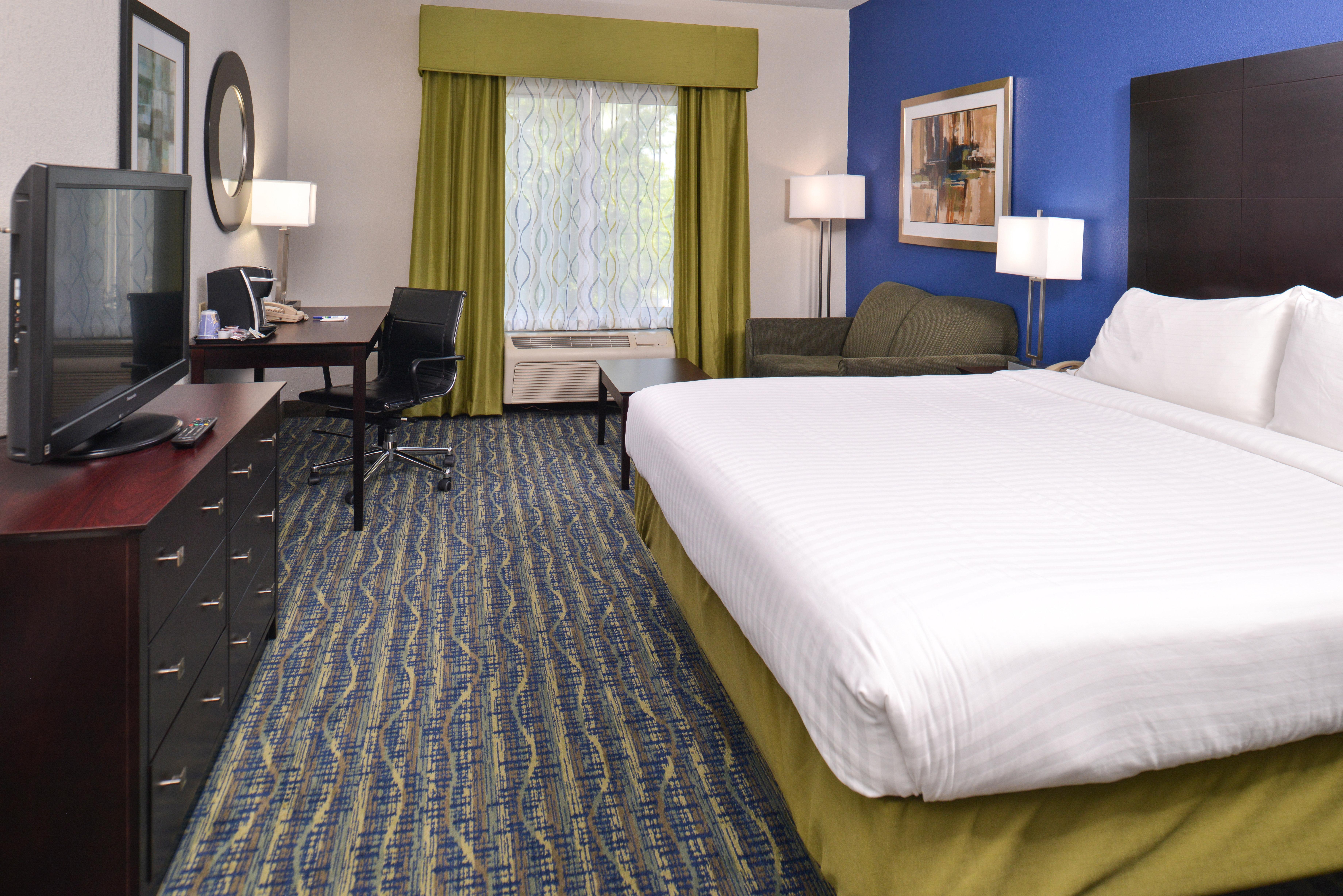 Holiday Inn Express & Suites San Antonio South Exterior photo